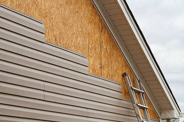 Professional Siding Installation technician working in East Waterford, PA